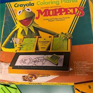 Crayola Reptile Coloring Set Green and Yellow